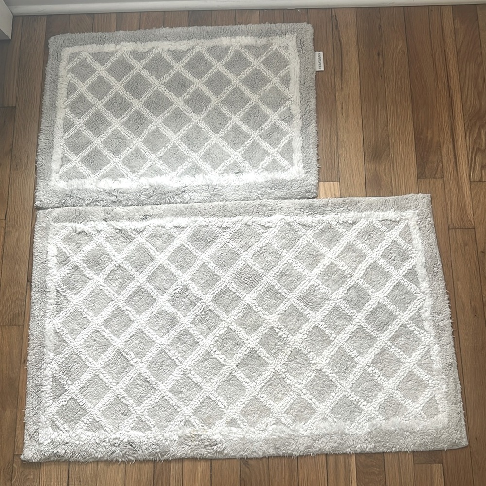 Vera Wang Rug Set